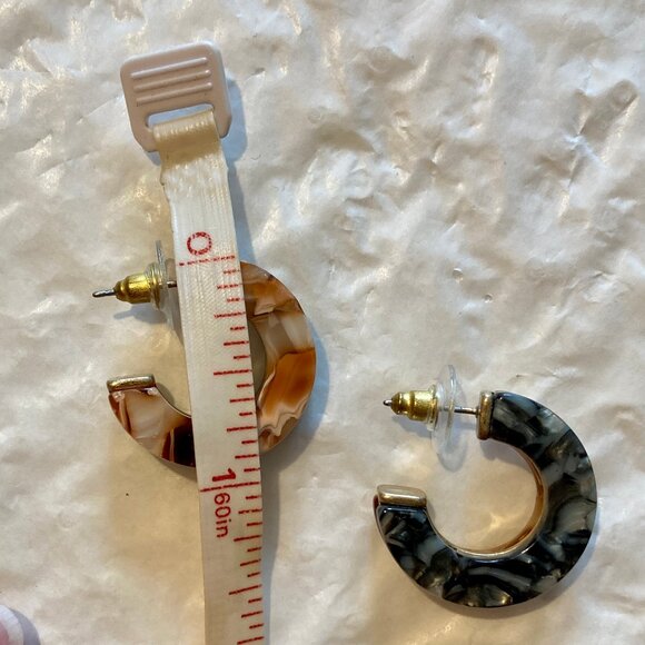 Two-Tone Abalone and Tortoiseshell open hoop gold tone earrings - Picture 5 of 6